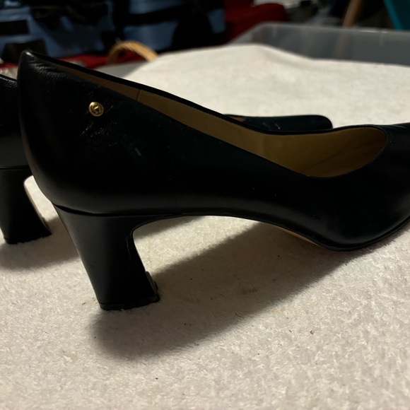 Almost Brand New Heels By ETIENNE AIGNER - Size 10 M

Box 71 - Picture 2 of 6